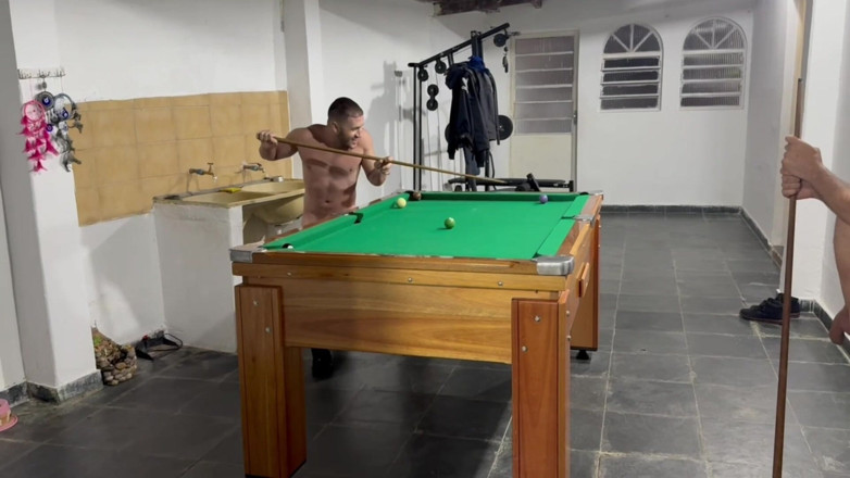carmonaoficial: El señor Carmona y Victor Ferraz jugando al billar desnudos