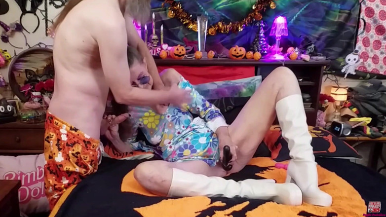 Sexy Sandra N Sir Christopher: ハロウィン2025ハードコアアナル中出し