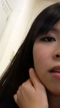 Sexy japanisches teen mit behaarter muschi wie heißer sex und nassem creampie