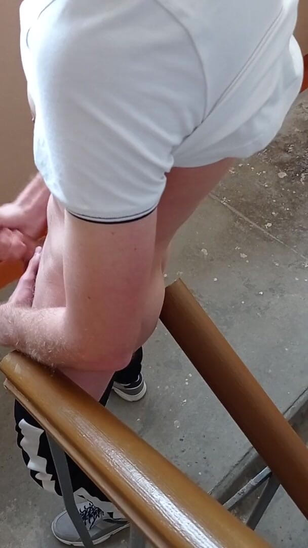 Dick Boys Studio: Bir adamın girişinde mastürbasyon