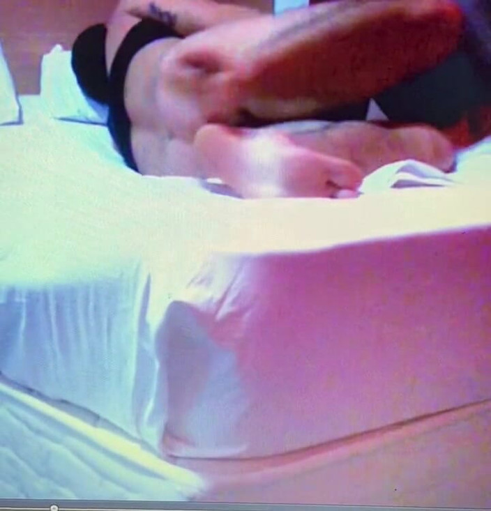 Mudur_bey35: Kalau suamiku dengar, dia bakal ngentot kami berdua, bagian 2