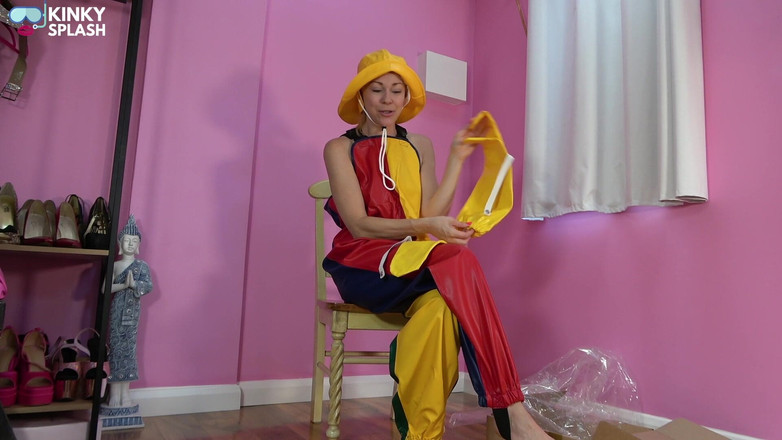 UKCuteGirl: Farmerrain Rainwear Unbox - Vinyl Pinafores, Southwest, Mittens &amp; Wet Fantasy