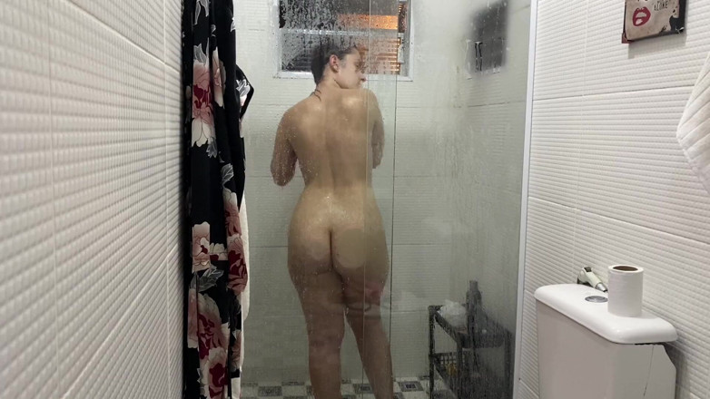 Curious Electra: Do You Like Watching Me Shower?