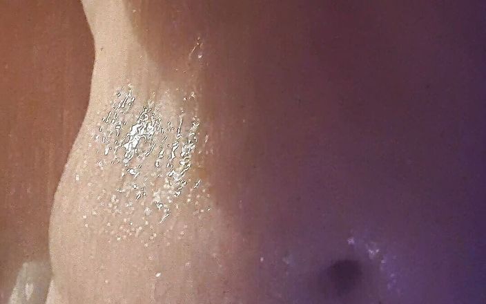 Madaussiehere: Madaussiehere dildo gioca tra la doccia