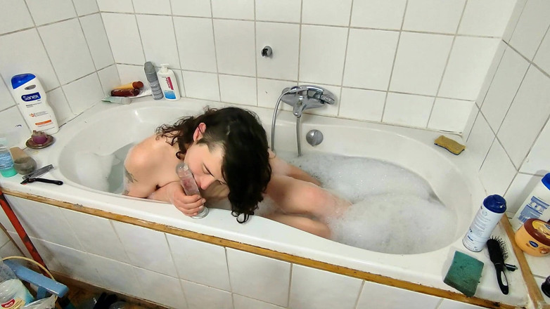 Sara B: Sát robertek ve vaně
