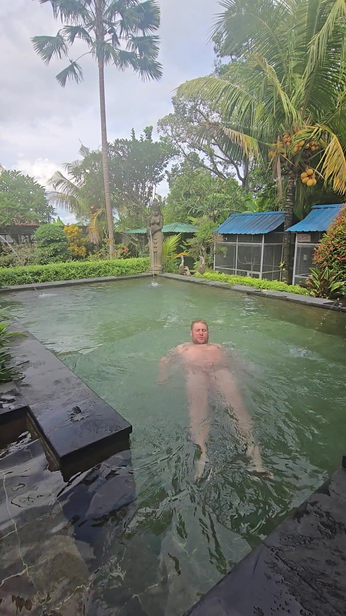 Jimbob Star GAY: Jimbob si sega in piscina