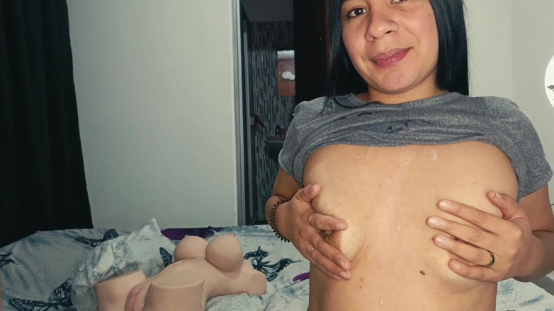 Artemisa74: La matrigna cammina nella mia stanza e mi vede masturbarmi...