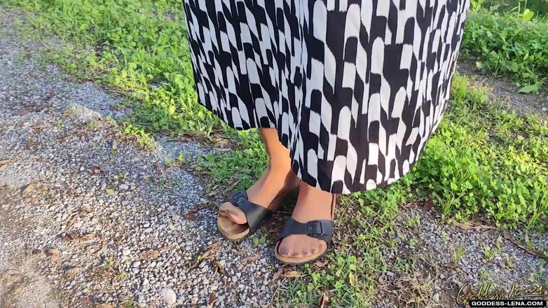 Goddess Lena: 車の中では神聖なナイロン足。アルティメットエディション