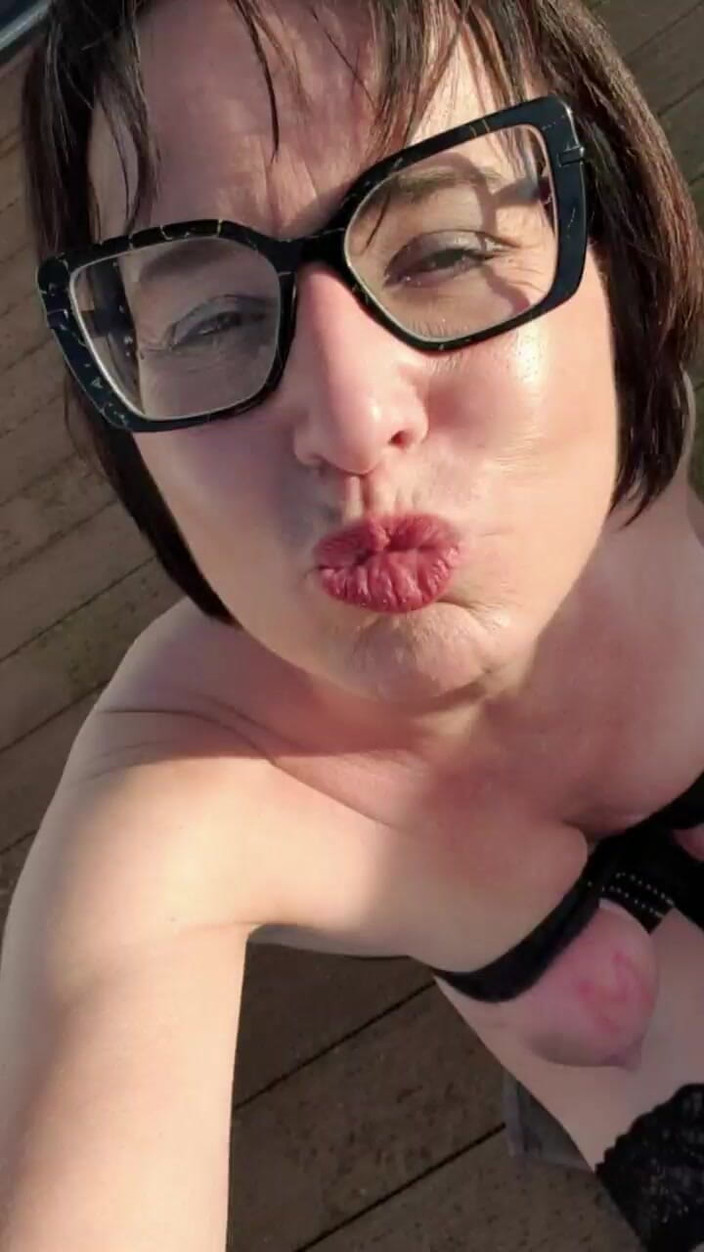 JulieEroticDress: Julie cu ciorapii pe terasă