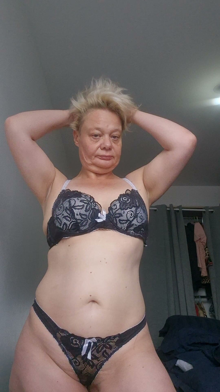 Sofy13: Just a Quick Hello From Your Favorite Mature MILF Slut-i’m...