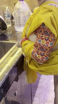 Pembantu rumah panas dan seksi dikongkek di dapur