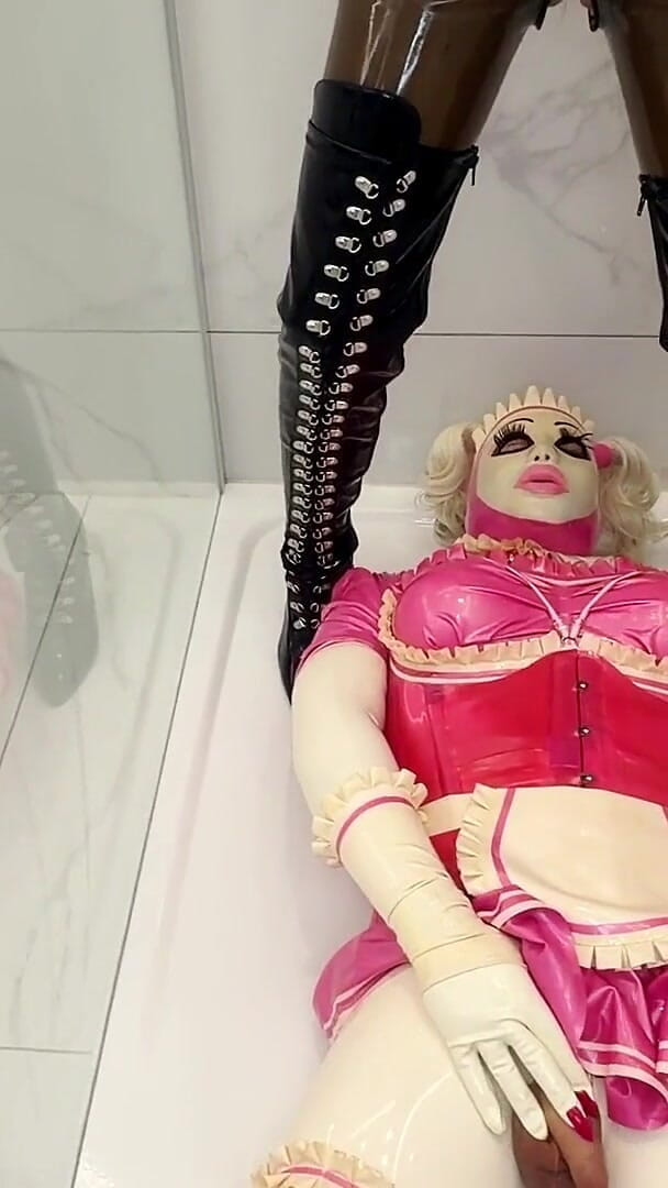 Golden Shower for My Rubber Sissy (Lady Blackdiamoond) Golden Shower for My Rubber Sissy (Lady Blackdiamoond)