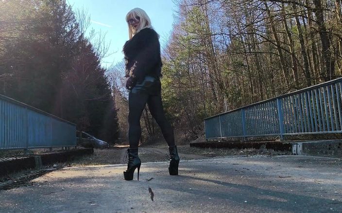 Strapsex: Gina Outfits Ii