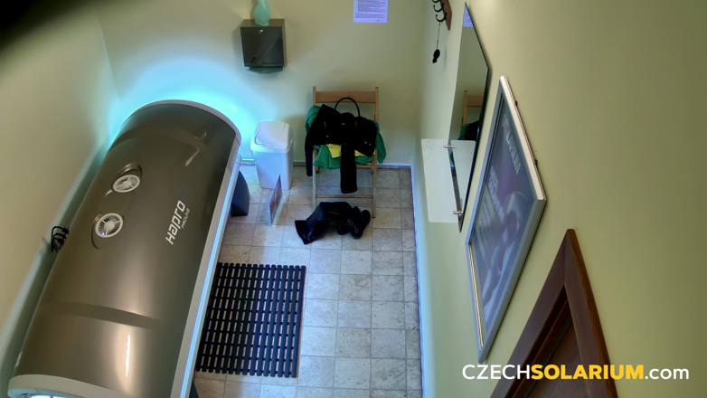 Czech Solarium: Чеський солярій 47: пизда брюнетки на повному показі, знову