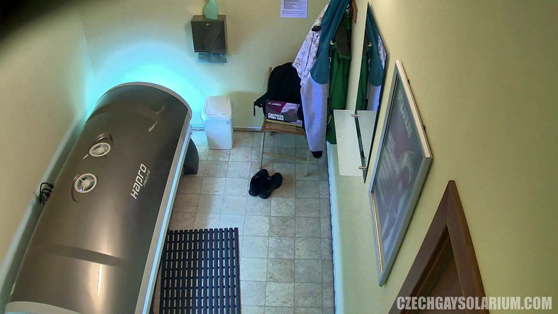 Czech Gay Solarium: Чешский гей в солярии 33, игривый твинк застукали перед камерой