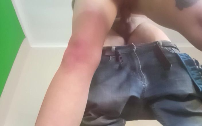 Bigjoefuckalott: Вид снизу во время траха в любительском видео