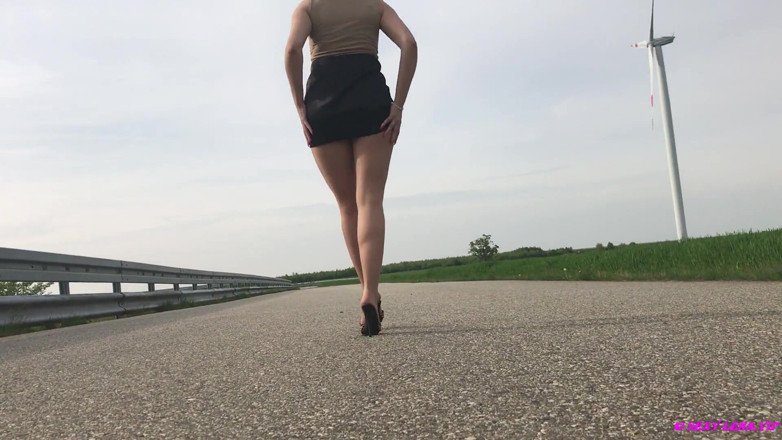 Goddess Lena: Mulas e meia-calça caminham