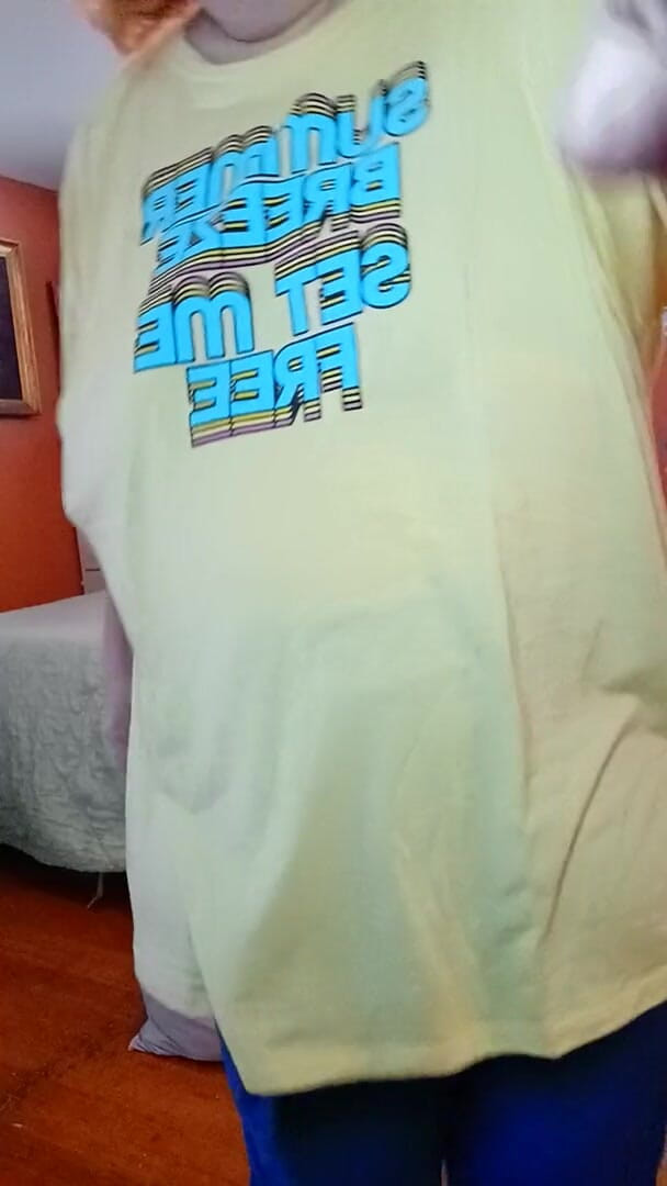 BBW nurse Vicki adventures with friends: Stinky Tennis Shoes Pewwwee