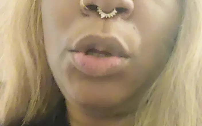 Josie4yourpleasure: How's your Monday?