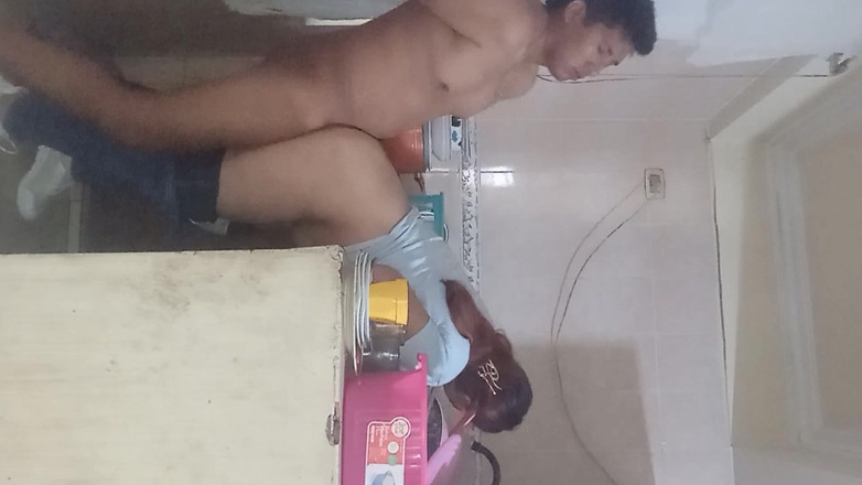 Eatrella j: KDRT lagi sendirian sama majikannya.