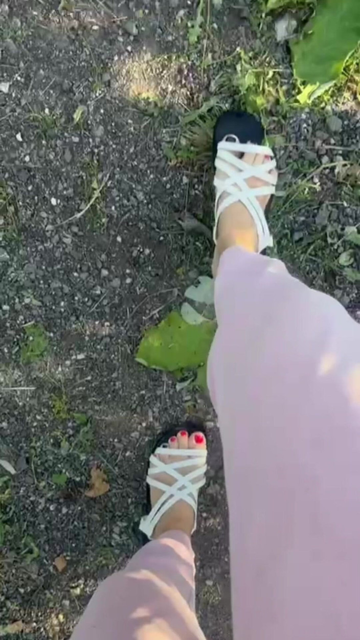 ANGELA_LADY: Saya mahu kencing dan pergi ke hutan, dan di sana...