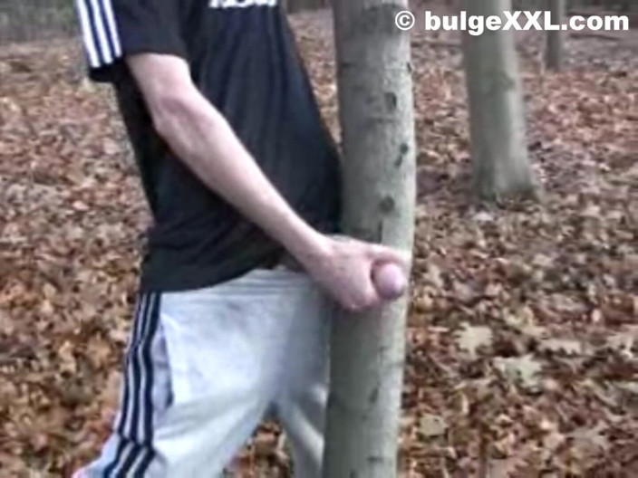 BulgeXXL: 屋外の小便とジャーク1 - 巨根