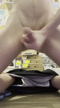 Amateur Twink Cumming Hard and Fucking Himself with a Huge 21cm Dildo
