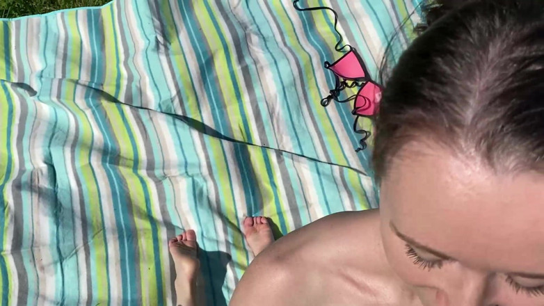 RonyaRabe: ¡Joder! Voyeur ordeñado espontáneamente en el lago