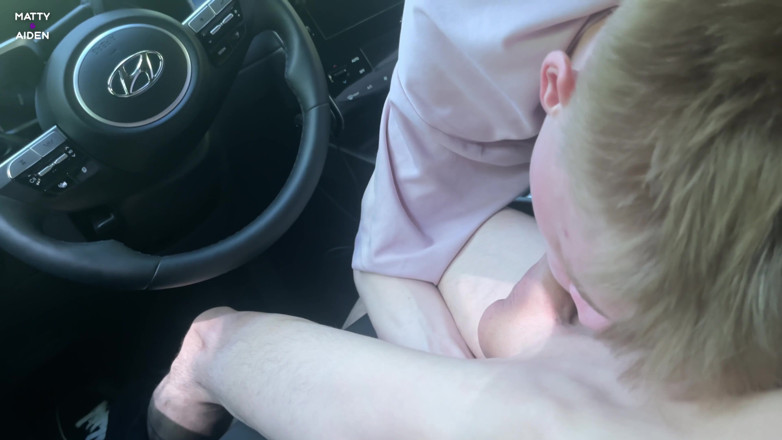 Matty And Aiden: 흑누나의 젖탱이를 빨아주는 영