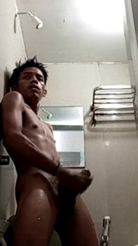 Caliente Filipino Twink Masturba Su Enorme Polla En La Ducha