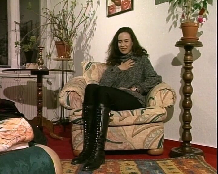 YOUR FIRST PORN: Kepolosan Berbulu Bagian 1