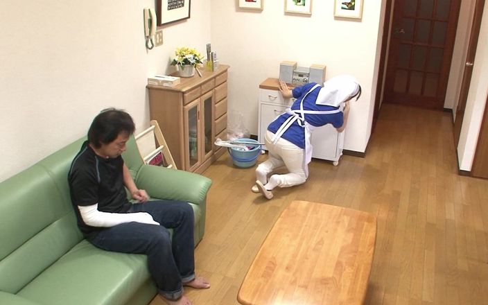 JAPAN IN LOVE: Aziatische hete meiden scène-3 magere meid met kleine tieten neukt...