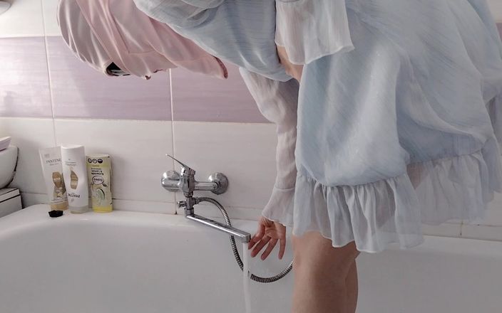 Amateur_MS: 性感的妻子刮她的外阴。热毛浓密的拉丁阴户，大奶子，大屁股。