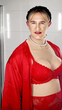 Sissy in roten dessous