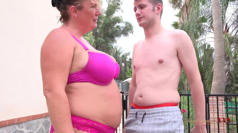 Aunt Judy's XXX: Ajudysxxx - rondborstige roodharige milf Jojo verleidt haar personal trainer