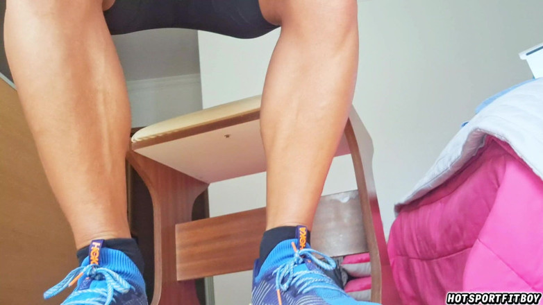 Hotsportfitboy: Un grande cazzo che sborra 3 volte + mi lecca il mio...