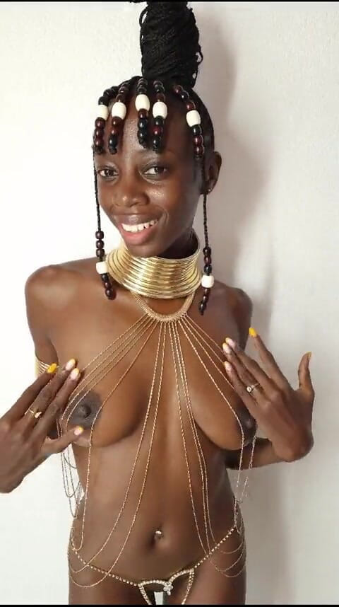 Missblackreey: अल्ट्रा सेक्सी अफ्रीकी देवी नृत्य