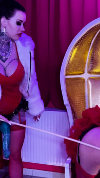 Femdom, Sissy'nin 3 Strapon Yapıp Yapamayacağını Görmek İstiyor