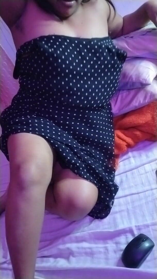 HotGirl21: Fată sexy desi își expune corpul cu pânză neagră.