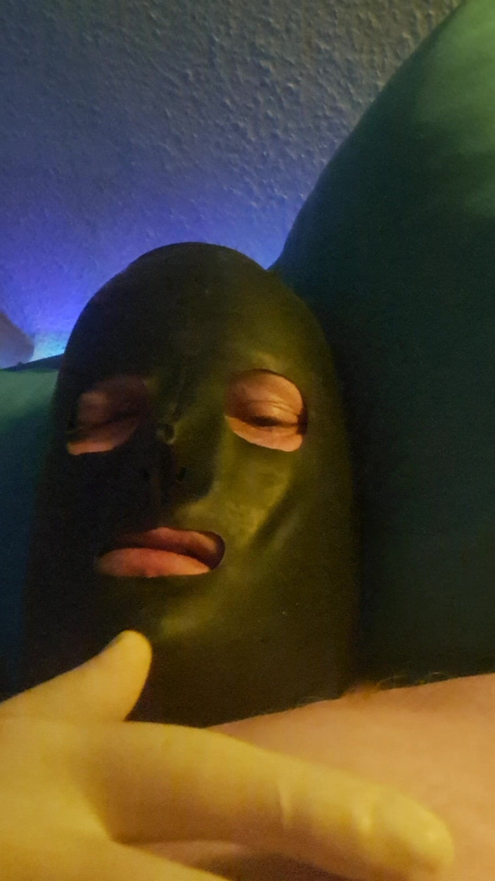 Fickspecht: Lateks Sissy kembali