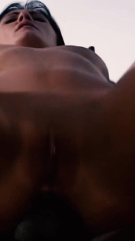 Esmer orta yaşlı seksi kadın