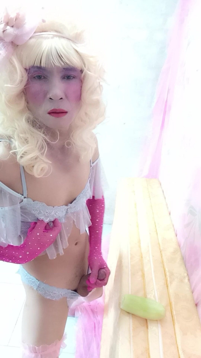 nguyen dang thien tri: Transgender Le Wearing Sexy Clothes Porn Playing Standing