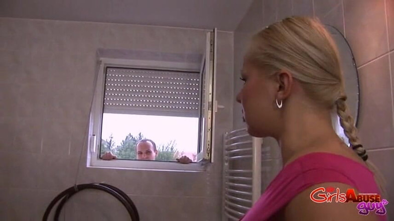 GirlsAbuseGuys: Goede zussen