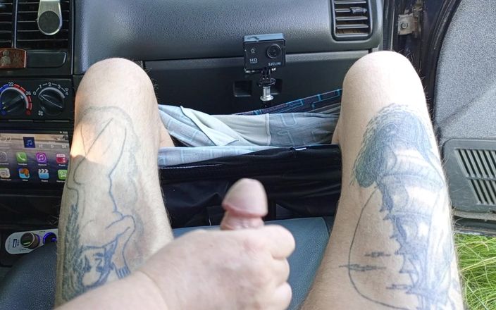 Zona901: W samochodzie na parkingu moja macocha szarpie mojego penisa, aż...