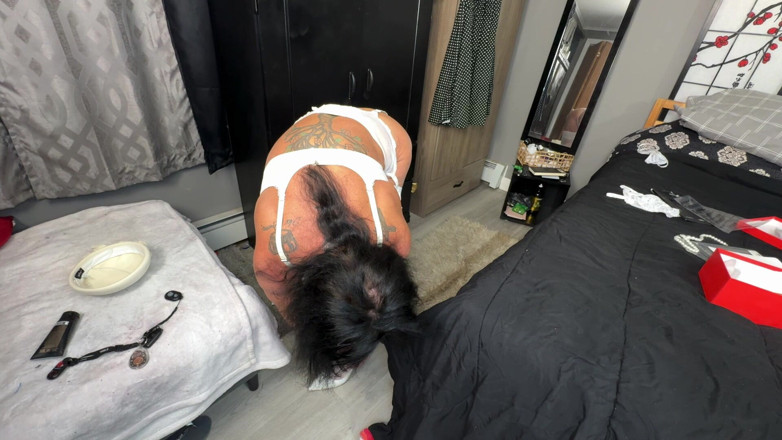 Kandylegsxxx: Bts:kandy biến thành bà nội trợ những năm 1950