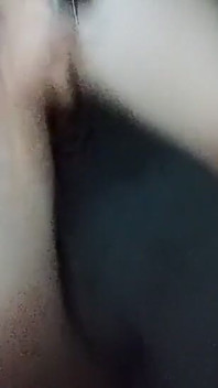 Saya dan istri saya tinggal di rumah kosong pada malam hari