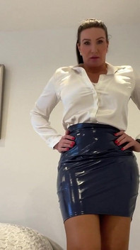 Üvey anne oğlu için boşalıyor