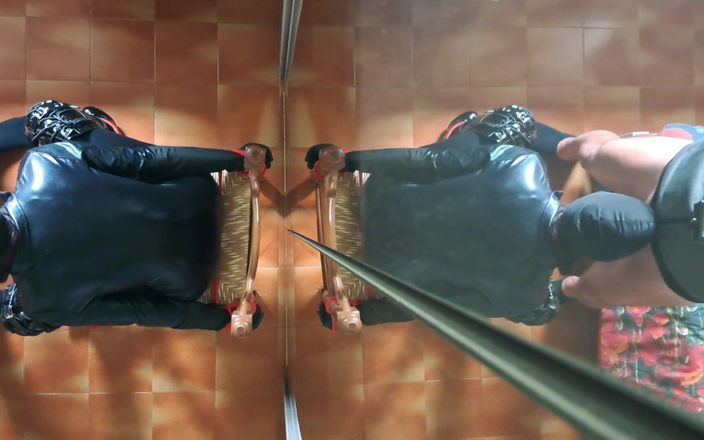 LauraOnHeels: Tante seksi dengan tenggorokan dientot habis-habisan sampai dicrot di tenggorokan