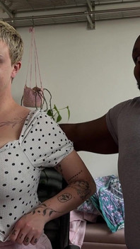Urmărind filmele noastre porno, partea 1 - Lola Milk X Axel Reigns