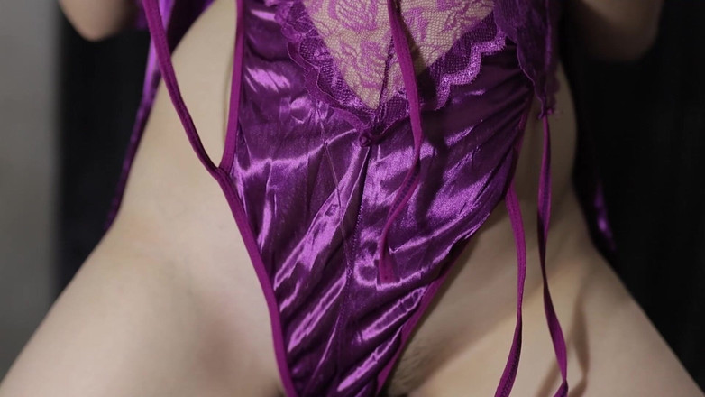 deafheaven666: Ragazza filippina in ordine attraverso l'applicazione online usando lingerie viola...